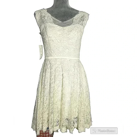 Sapphire Bridal Dress 8 NWT - Picture 2 of 6